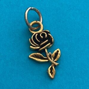 5/$10❤️❤️❤️NEW BRASS ROSE CHARM PENDANT